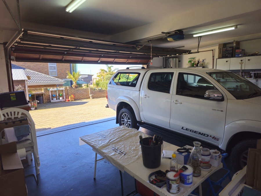 5 Bedroom Property for Sale in Stilbaai Wes Western Cape